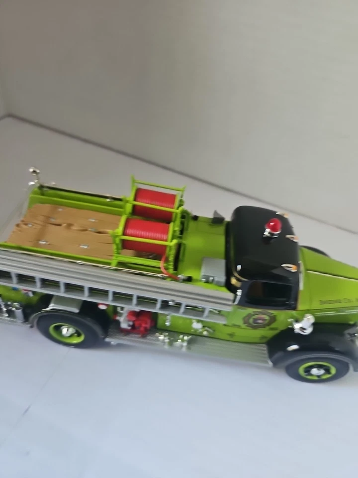 FIRST GEAR Mack L Model Pumper Smokey Bear US Forest Service Engine Co. 1 - Image 3 of 4