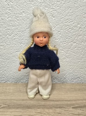 Nette Kunststoff Puppe DDR Doll 17 cm  Sammler Vintage 