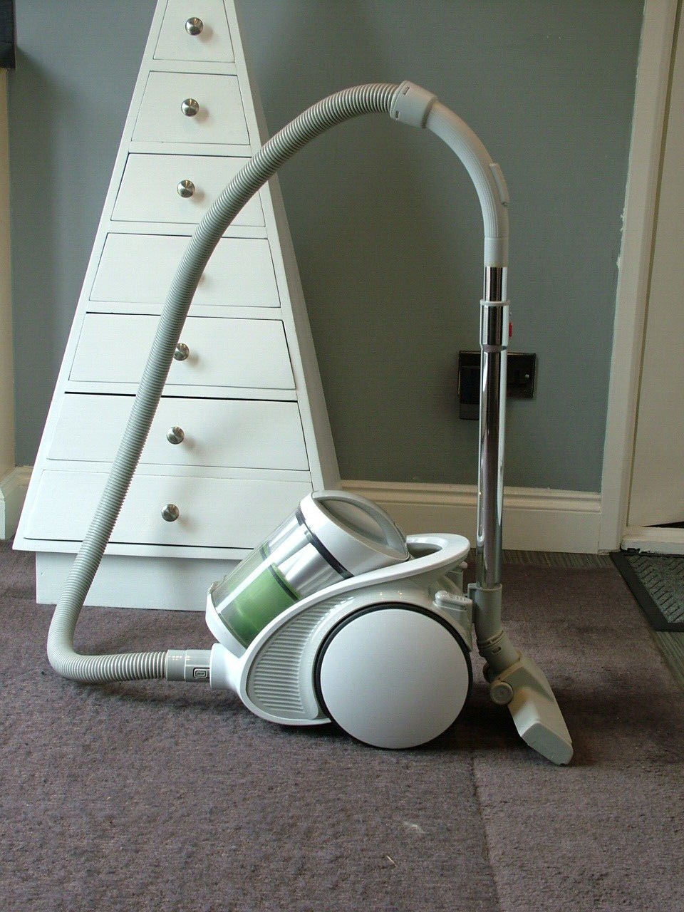 Tesco VCBL17 Bagless Cylinder Vacuum 