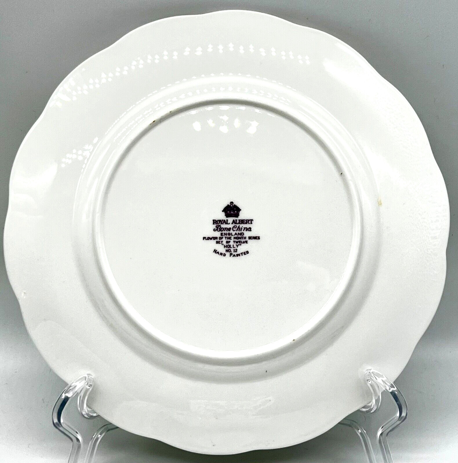 ROYAL ALBERT FLOWER OF THE MONTH DECEMBER HOLLY TRIO: DESSERT PLATE, CUP, SAUCER