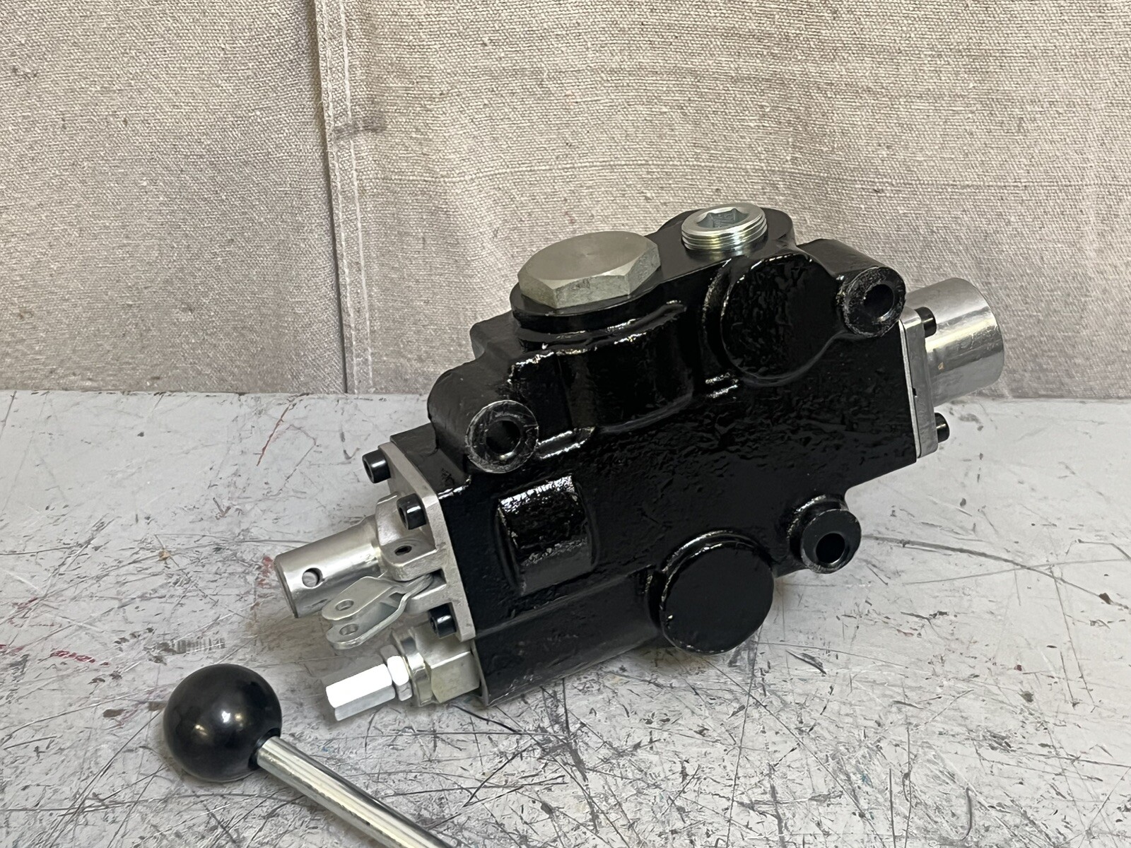 DELAVAN AG PUMPS MBV1SP Hydraulic Directional Valve Four-Way / Three Positions O