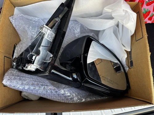 2018 2019 2020 2021 2022 2023 BMW X3 Oem Passenger Side Damaged Mirror