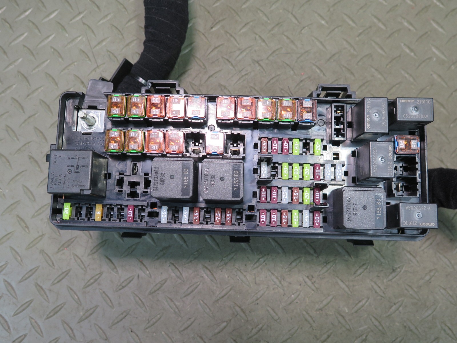 Maserati Quattroporte S Q4 2017-2021 Rear Fuse box