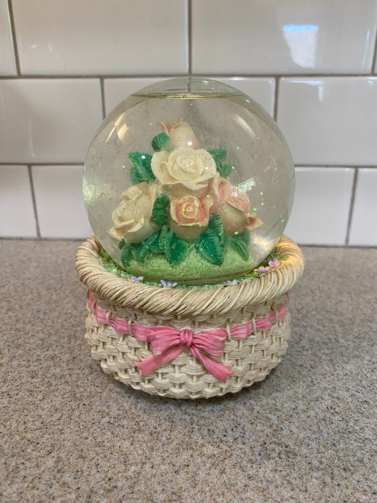 Vintage 1996 San Francisco Music Box Co Snow Globe Roses In Basket-Works