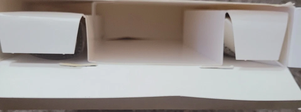 Spray corporal hidratante para mujer Closer by Halle Berry 2,5 oz + loción corporal hidratante de 2,5 oz Foto 3 de 4