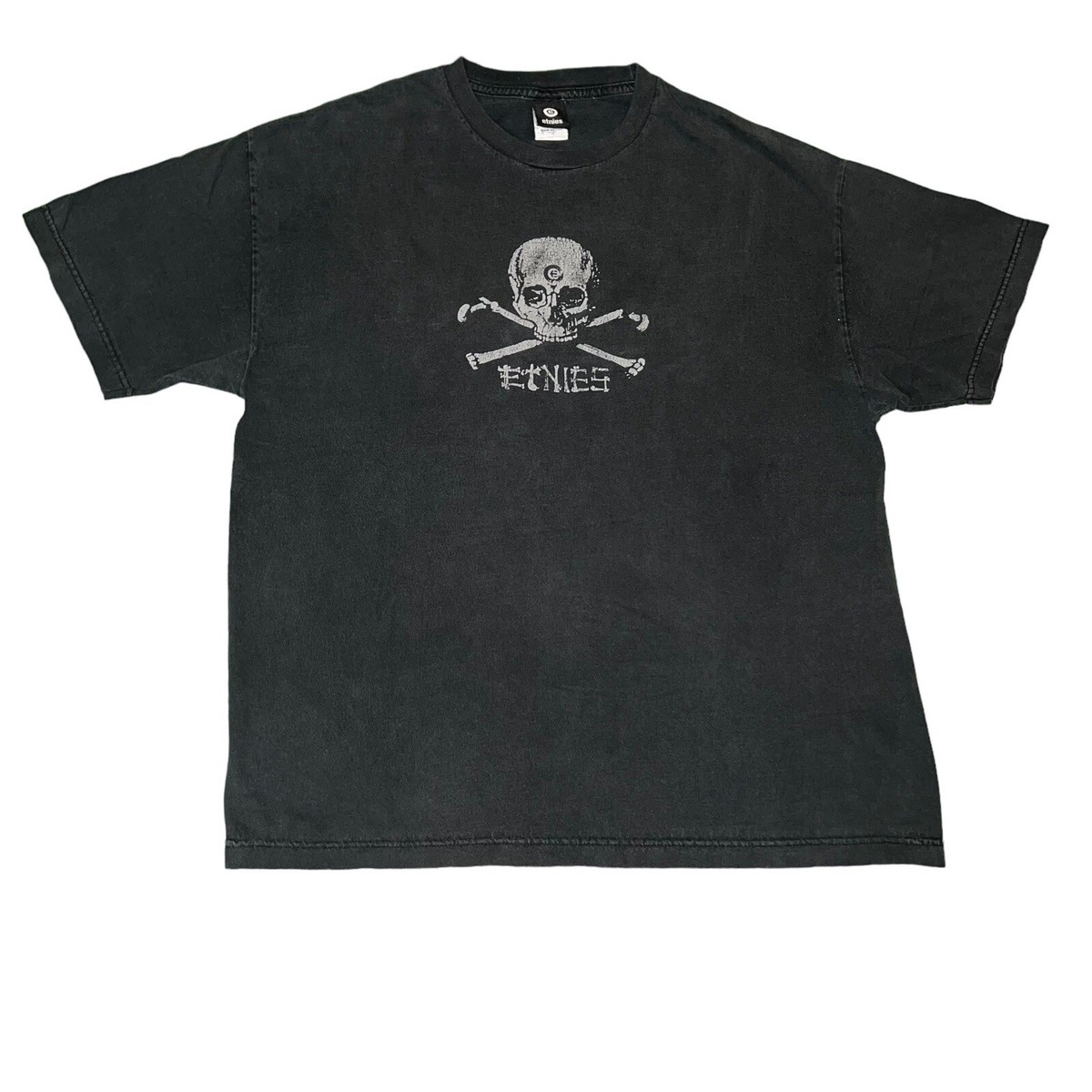 Vintage Etnies Skull And Crossbones Skateboard T-Shirt Size X