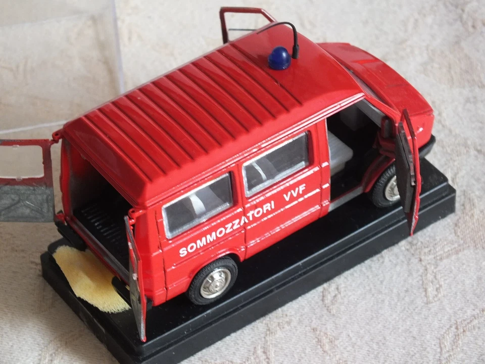 OldCars 1:43 FIAT IVECO DAILY SOMMOZZATORI VVF prima serie Nuovo/vetrina - Immagine 3 di 3