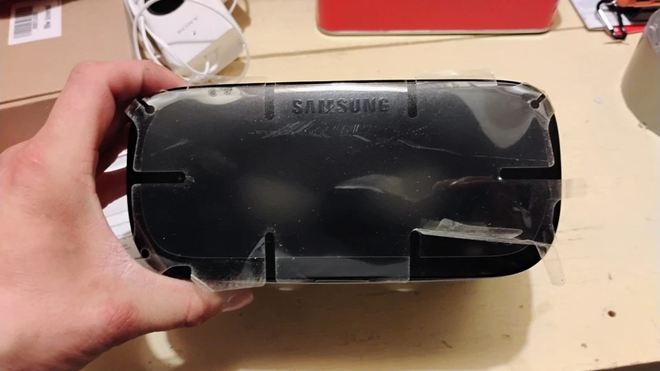 Samsung Gear VR Powered by Oculus - New Out of Box Looks Fantastic For Galaxy - Image 2 of 4