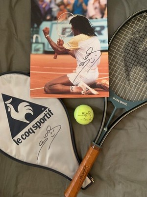 Original Autogramme von YANNICK NOAH - Signatur / Widmung Schläger [ Tennis ]