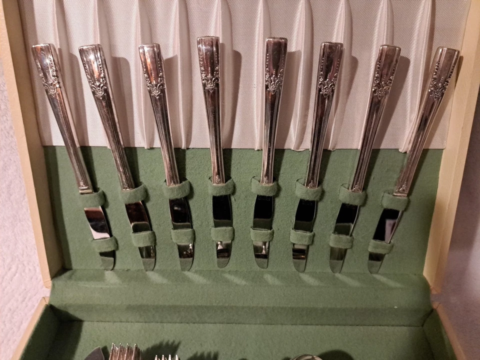 Servicio de cubiertos/cubiertos vintage plateados de Oneida 59 piezas para 8 Foto 2 de 4