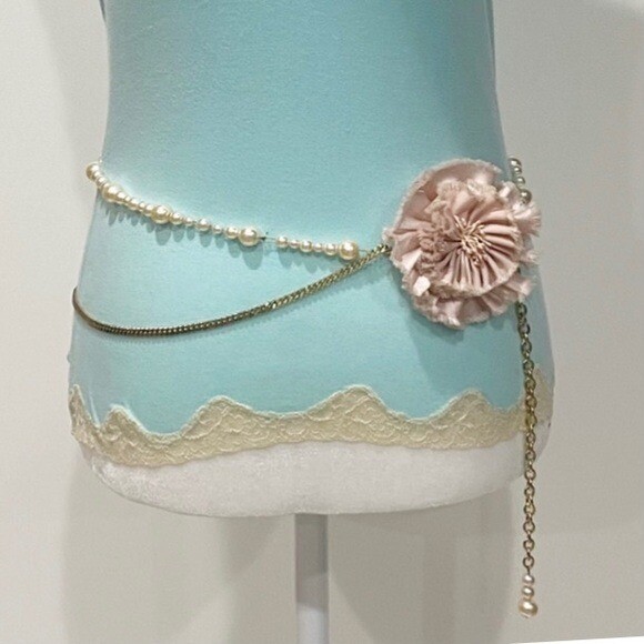 VINTAGE BEBE Pearls And Gold Chain Belt Necklace Women display picture 3
