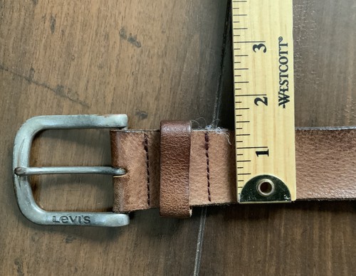 Cinturón con hebilla de cuero marrón búfalo 100 % grano completo Levi’s Levis 42 para hombre - Imagen 5 de 7