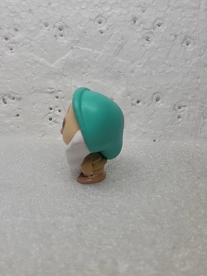 Disney Doorables Serie 6 Ultra Raro Dormir de Blancanieves y los Siete Enanitos Foto 4 de 4