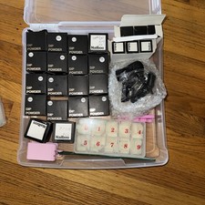 Nailboo Premium Dip Kit Essentials tiene todo lo que necesitas para una inmersión en uñas polvo mani