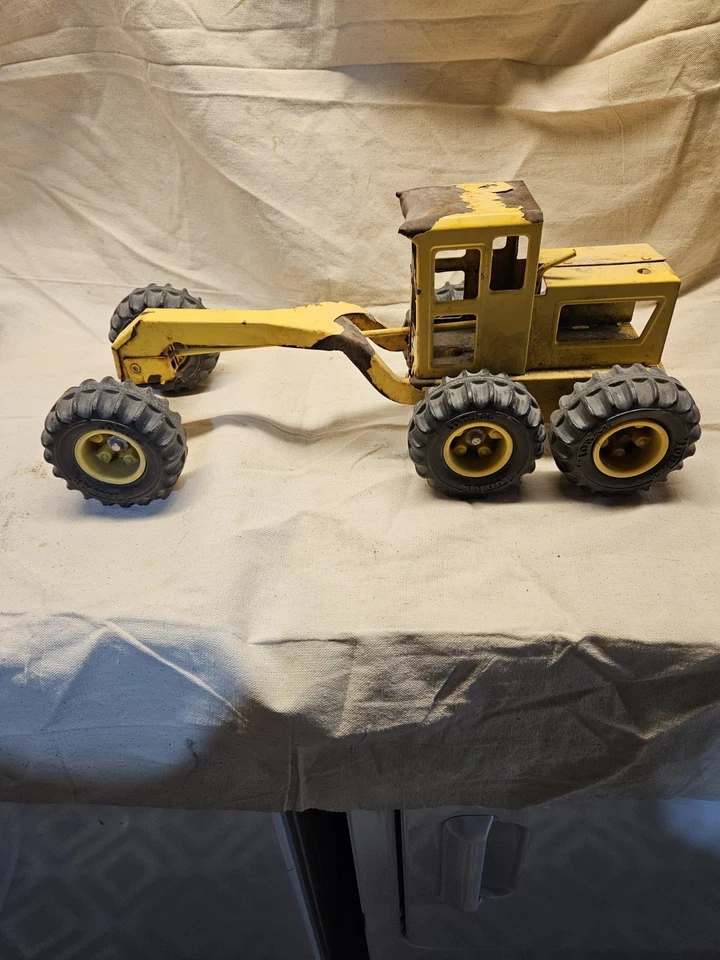 Tonka Road Grader! Parts Or Restore! Vintage 1970s LOTS of Parts ! - Image 2 of 4