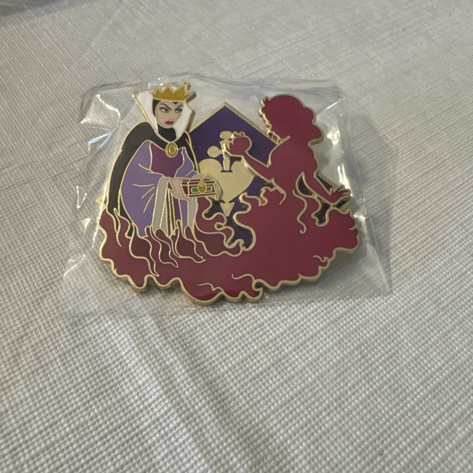 EVIL QUEEN Pin Disneyland Paris LE 244/700 Villain W/ Hero Silhouette Snow White