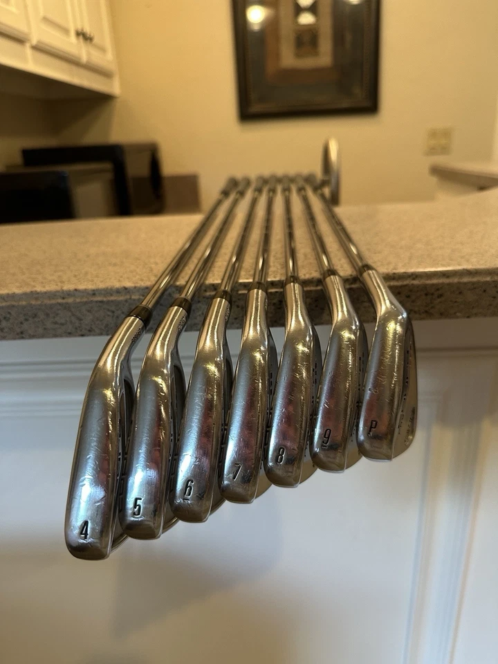 Juego de hierros Rickie Fowler Cobra AMP Cell PRO 4-PW S-Flex con ejes S300 DG Foto 3 de 4