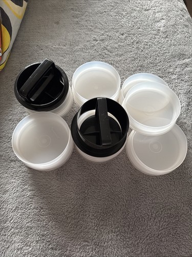 TUPPERWARE Hamburger Press With 13 Keepers And 2 Handles