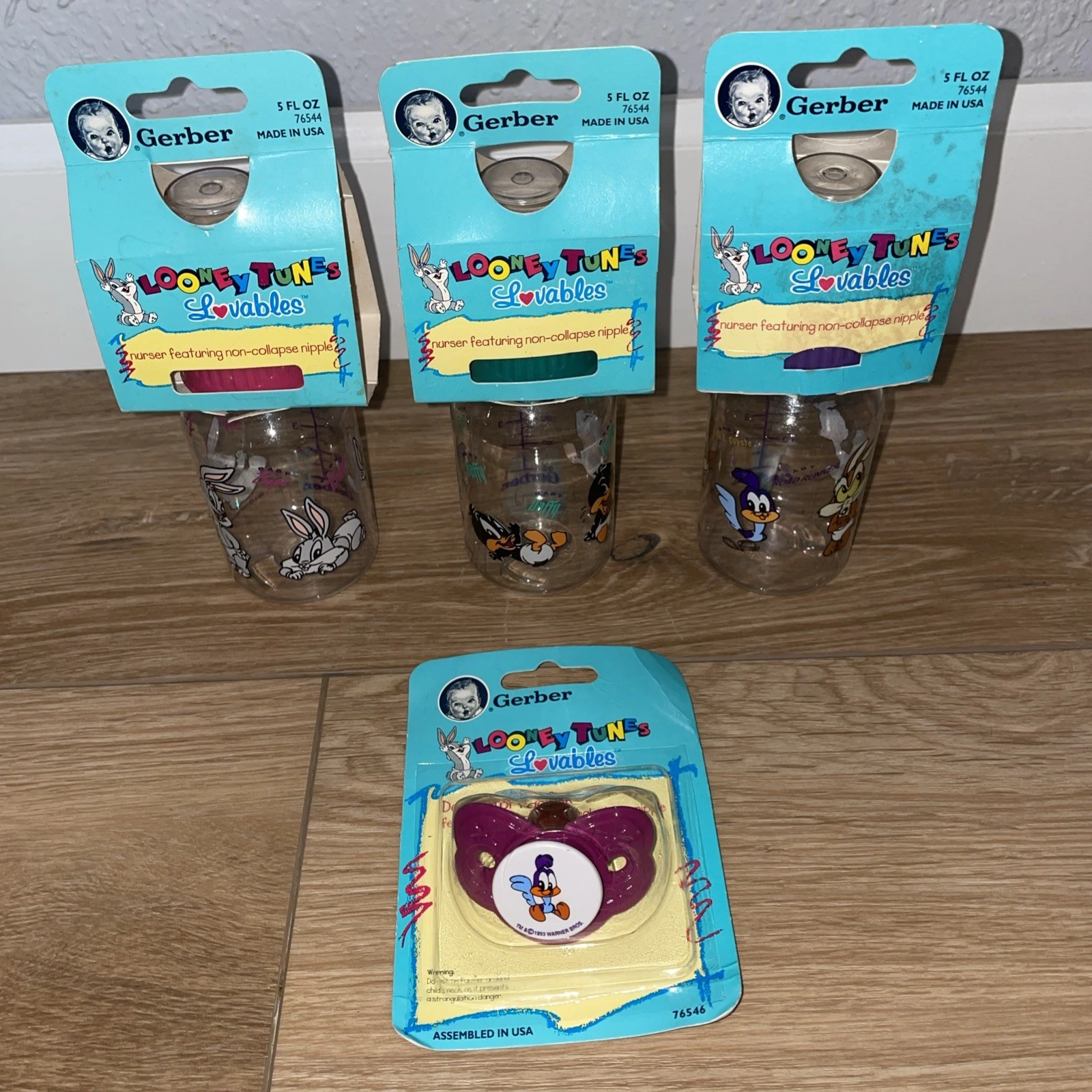 Vintage 1993-94 Gerber Looney Tunes Loveables 5oz Bottle & Pacifier Lot NOS NEW
Opens in a new windo