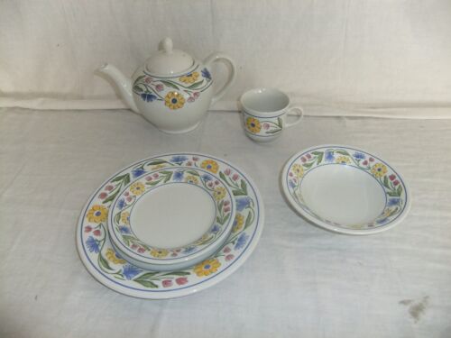 c4 Pottery Staffordshire Tableware - Summer Meadow - vintage floral cups - 4D3A - Picture 1 of 8