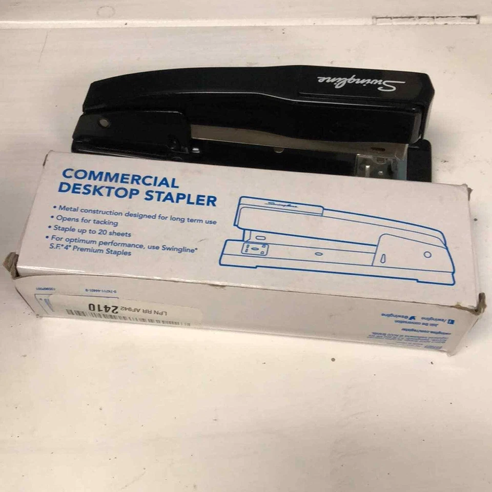 Black Swingline Commercial Desktop Stapler S7044401A - Image 2 of 2