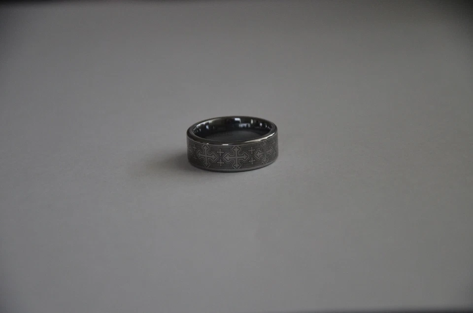 Banda de carburo de tungsteno cruzada templaria grabada con láser Triton Foto 4 de 4