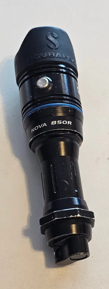 Lampe de plongée large Scubapro Nova 850R Vendu Dans L'état - Photo 2/4