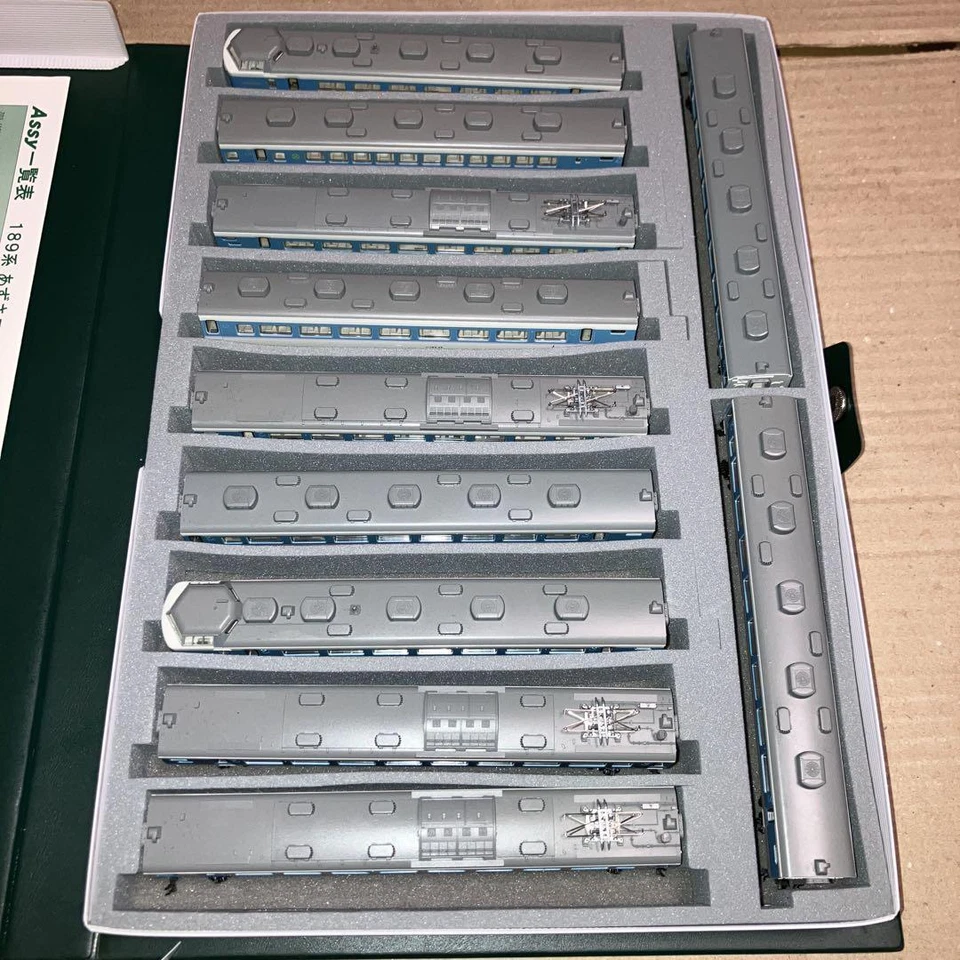 Kato 10-426.427 N Scale 189 Series Azusacola Train Set 11 Cars, Used - Image 4 of 4