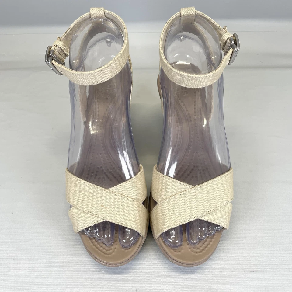 Sandalias de cuña Crocs Leigh II para mujer talla 5 beige lona informales con correa al tobillo zapatos Foto 4 de 4