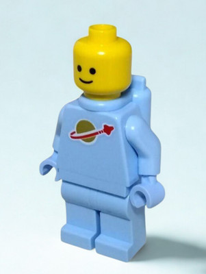 LEGO Classic Space Minifigure Light Blue Spaceman 2025 NEW BAM