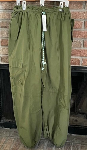 Urban Outfitters UO Waylan Nylon Pull 