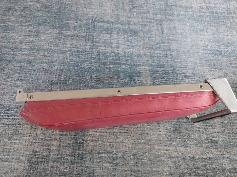 Dodge Charger 1966 1967 consola trasera placa superior reposabrazos Mopar moldura interior rojo Foto 3 de 4