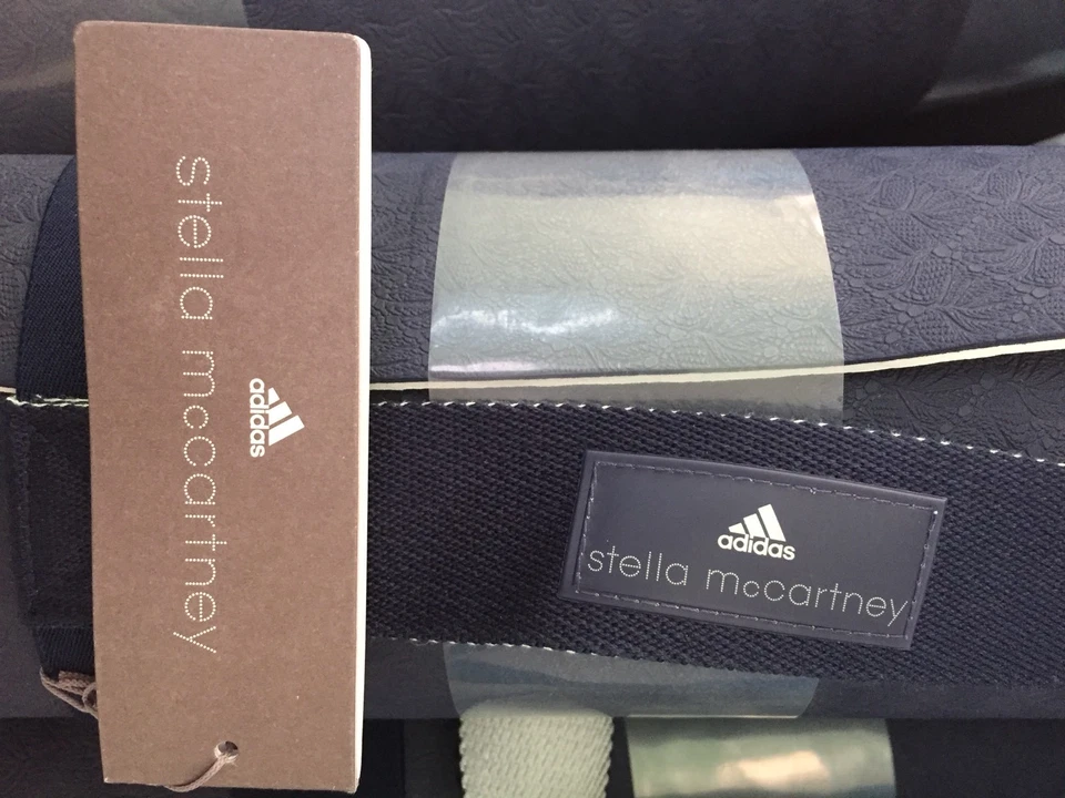 Adidas by STELLA MCCARTNEY Estera de Yoga con Asa de Transporte Reversible Azul/Blanco BP6414 Foto 4 de 4