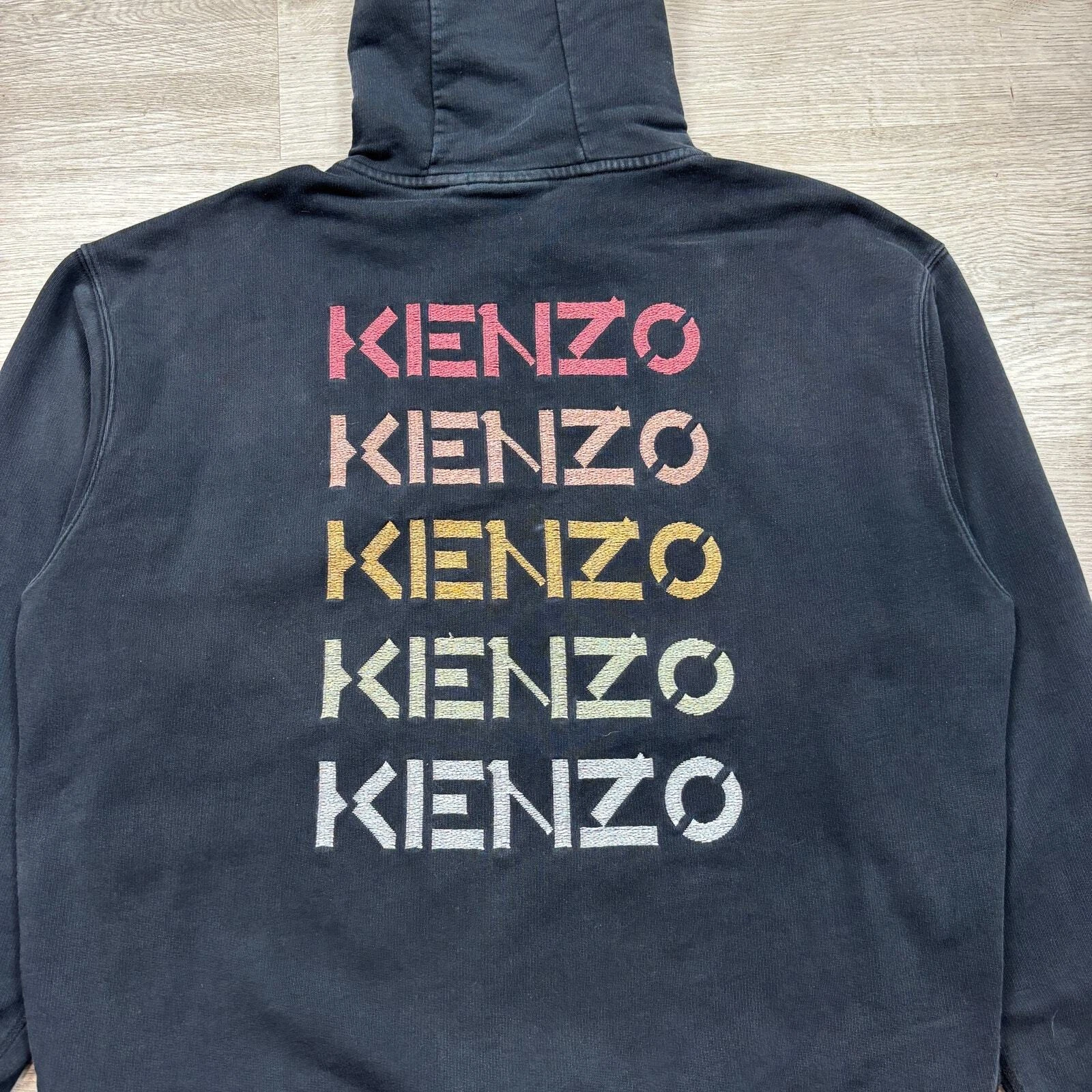 Felpa con cappuccio oversize Kenzo ricamata Spellout logo arcobaleno uomo media