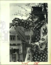 1982 Press Photo Jimbo the Magic Clown performs at Houston Festival - hca41411