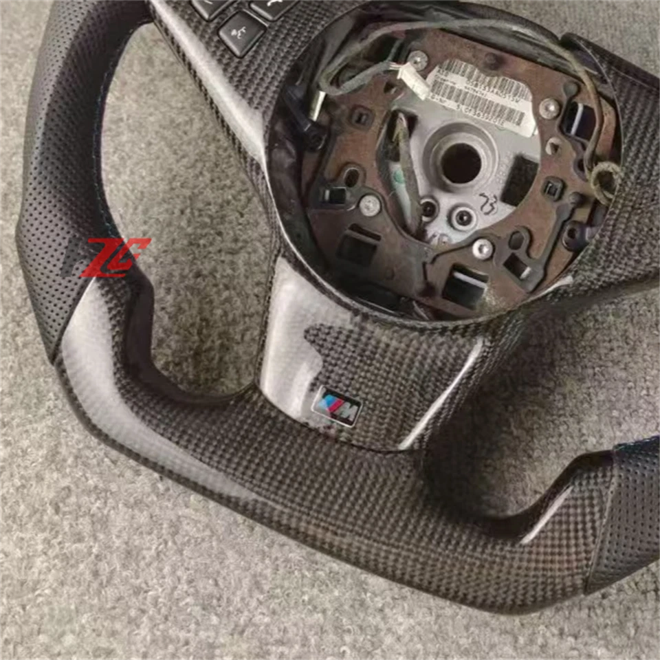 Volante de fibra de carbono de cuero negro personalizado para BMW 535xi 2008 Foto 2 de 4