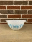 Vintage PYREX 441 1.5 pt Cinderella Bowl White Turquoise Amish Butter Print EUC