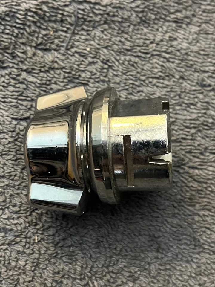 Volvo 240 262 264 164 manija giratoria cerradura maletero cromo mango maletero bloqueo NOS Foto 4 de 4