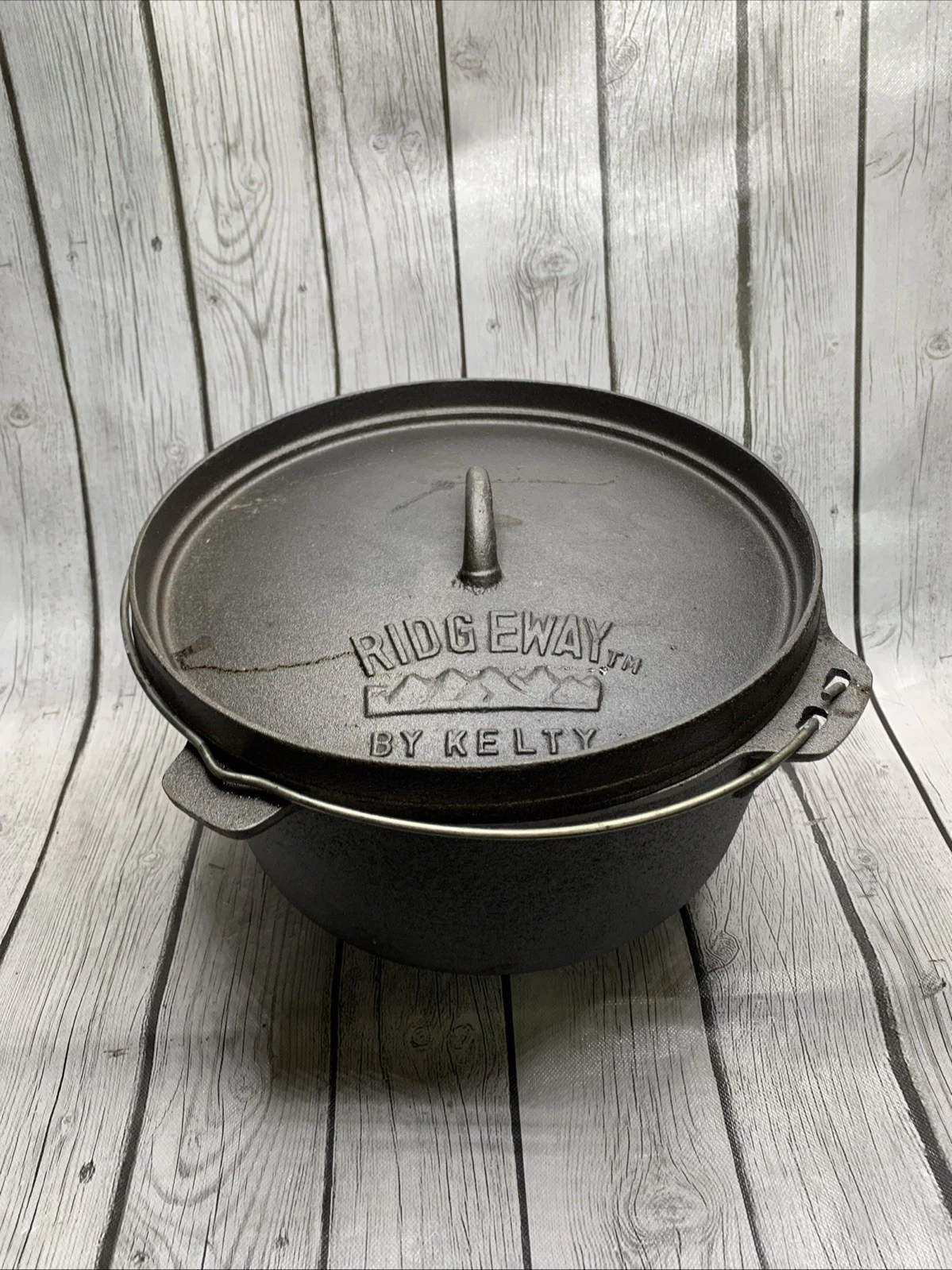 Ridgeway by Kelty Cast Iron Footed Dutch Oven
Opens in a new window or tab