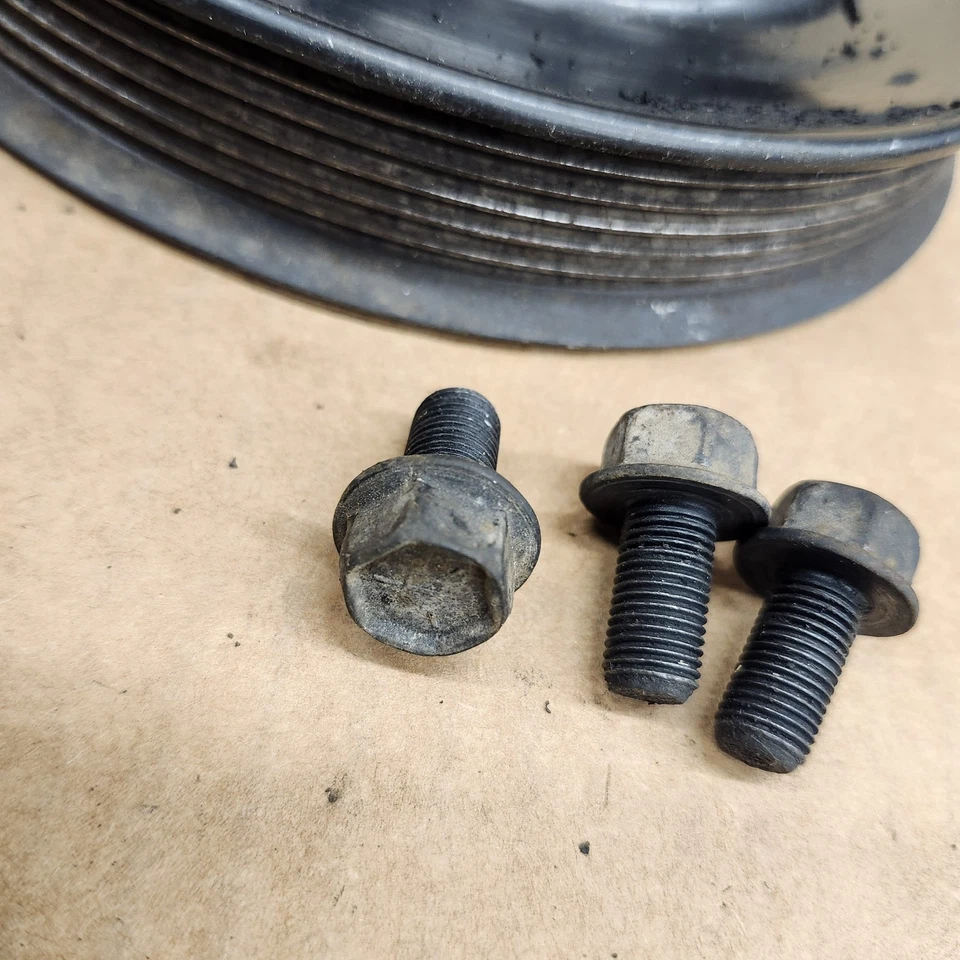 Polea y pernos del cigüeñal del motor Corvette 84-91 eje de manivela serpentina BUENO Foto 4 de 4