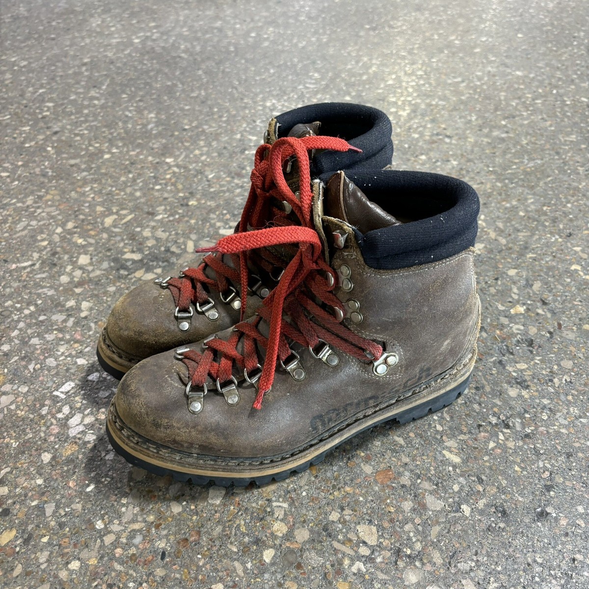 Vintage Hiking Leather Vibram Boots‎ Depose Montagna Men 6 mountaineering Vintage Vasque Leather Hiking Boots | Italian Split Cowhide  main image 2