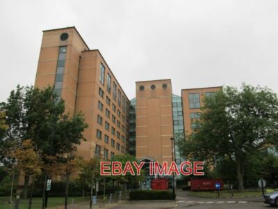 FOTO KELLOGG TOWERS GREENFORD EIN BÜROGEBÄUDE AUS DEN 60ER JAHREN - IM MOMENT LEER ABER