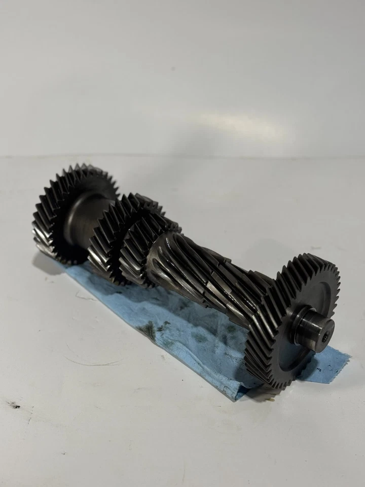 1993 GMC / CHEVY C / K 1500 2500 NV3500 TRANSMISSION COUNTER GEAR SHAFT USED - Image 2 of 4
