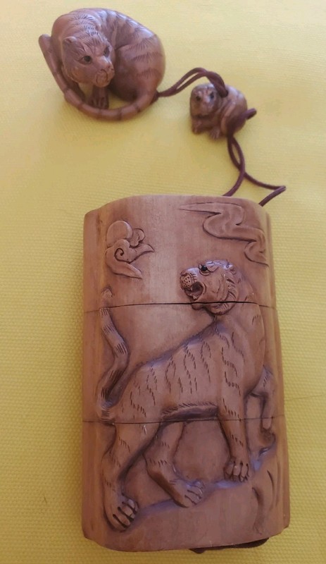 VINTAGE ANTIQUE SIGNED CARVED WOOD TIGER NETSUKE JAPAN
