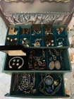 Vintage Estate Costume Jewelry Lot Retro To Estate Multi Tone Earrings Brooches