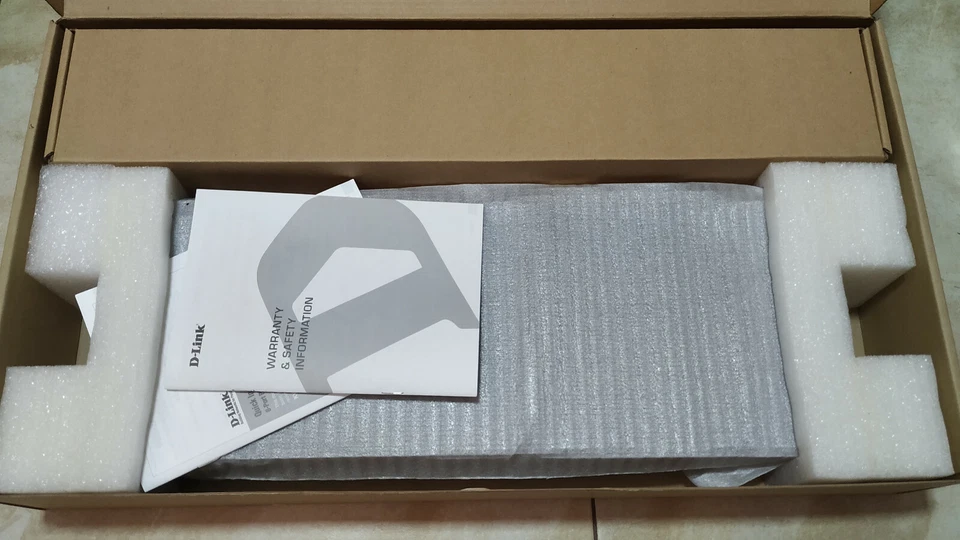 D-LINK KVM-140 Rack Mount KVM Switch Digital 8 Port Mouse Keyboard VGA PS/2 - Image 4 of 4