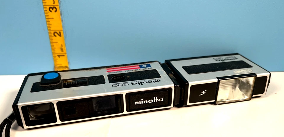 Minolta 200 Pocket Autopak Camera Bicentennial Series w/Pocket Flash 25 - Image 2 of 4