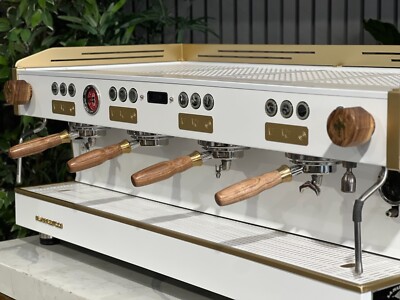 maruko.ページ LA MARZOCCO LINEA PB 4 GROUP WHITE & TIMBER HANDLES ESPRESSO