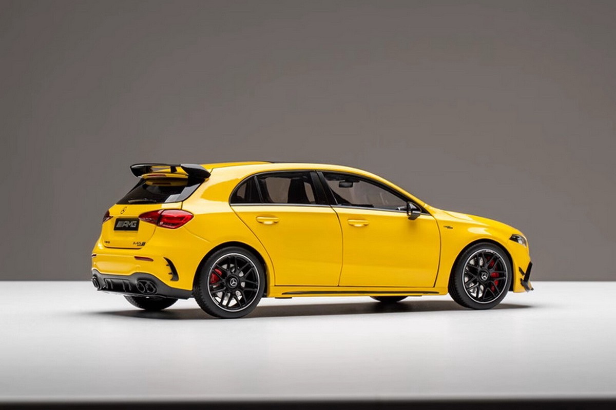 AMG A45 １\18ミニカー NZG 1/18 Scale Mercedes-Benz AMG A45 S 2023 Yellow Diecast