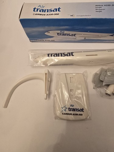 Air Transat Airbus A330-300 1:200 Model Open Box - Picture 8 of 8